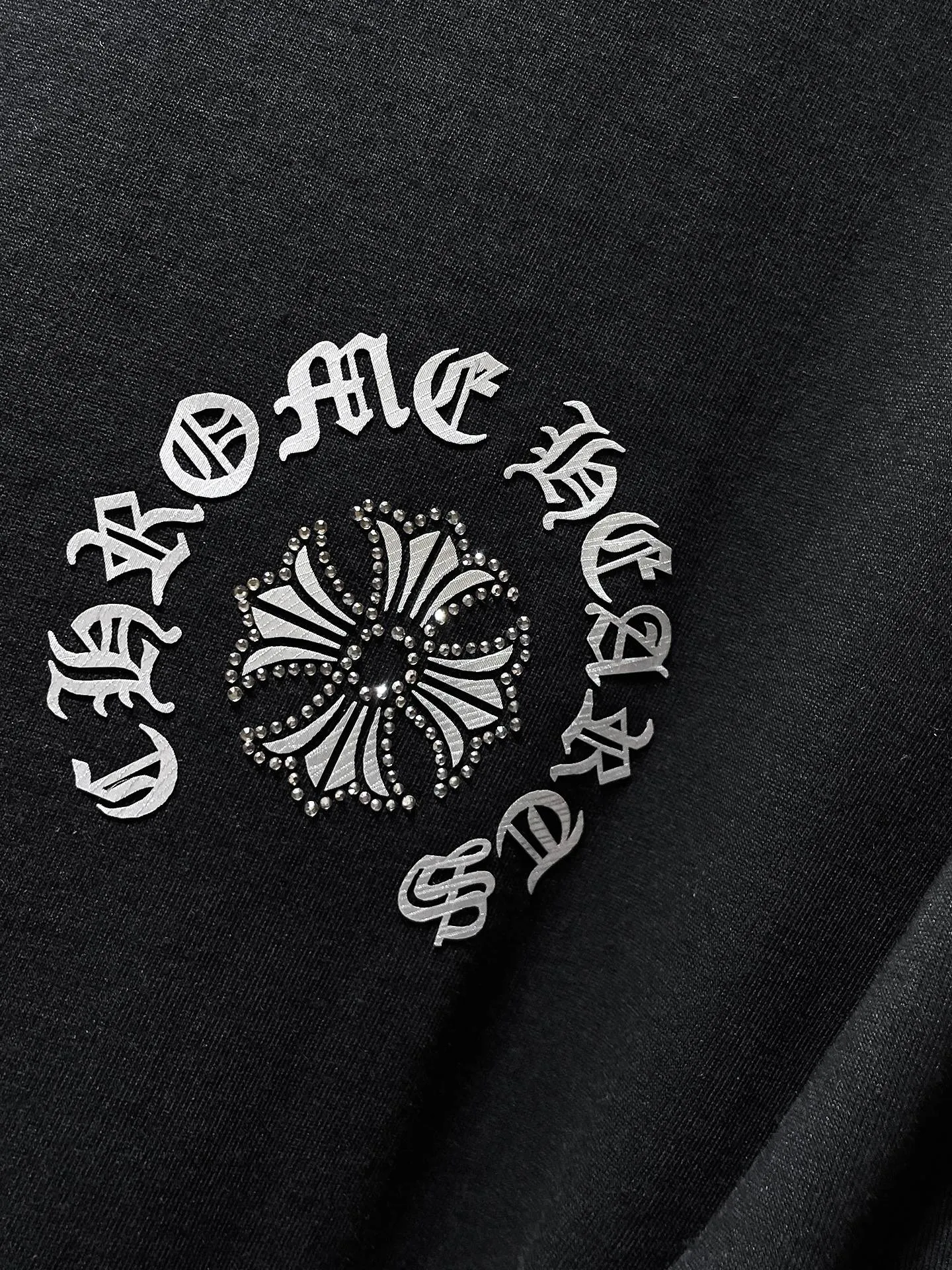 P170 New for summer Chrome Hearts 25ss Engraved film hot diamond version High gram weight environmentally friendly high-quality top fabric 280g Heavy hot diamond horseshoe Sanskrit letter cross short sleeves counter synchronization 1:1 replica version Recommended color: black white Size: S, M, L, XL
